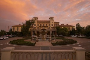 L'hôtel au soleil couchant